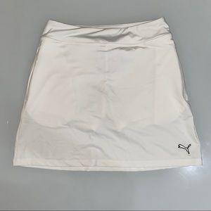 PUMA SKORT. Polyester/White. Size XS.